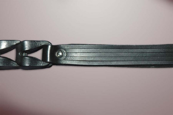 Чёрная плётка Кожаное звено - 50 см. Чёрная плётка Кожаное звено - 50 см.