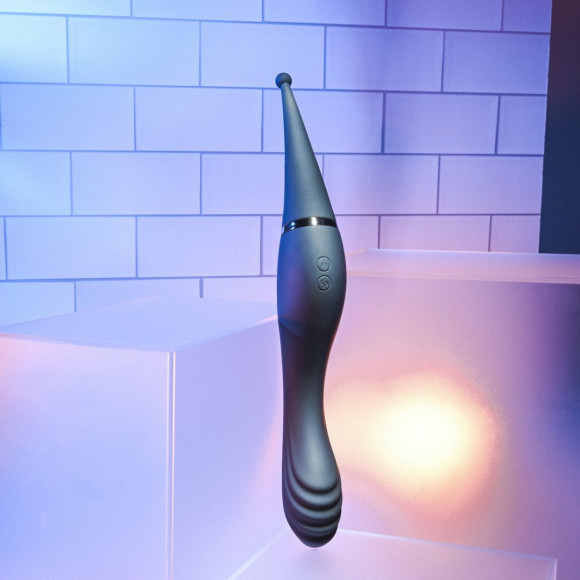 Черный двухсторонний вибростимулятор Tantalizing Teaser - 27,3 см. Черный двухсторонний вибростимулятор Tantalizing Teaser - 27,3 см.