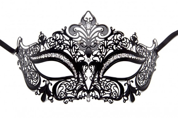 Чёрная маска на глаза из металлического ажура
