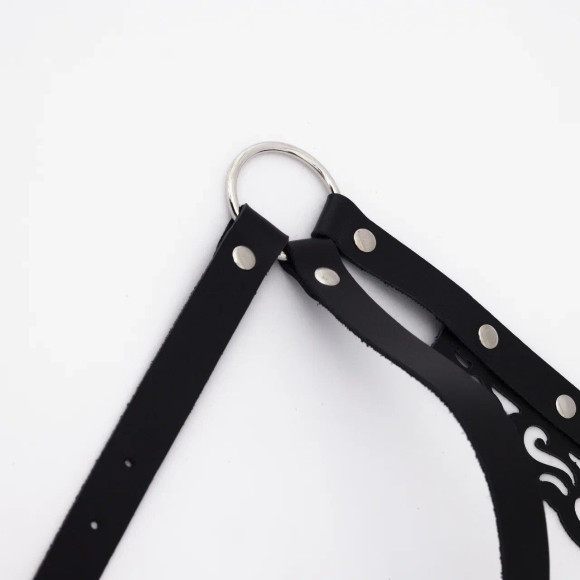 Черная резная портупея с клепками