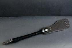 Чёрная шлёпалка  Горячая ступня  - 45 см.