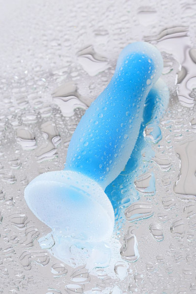 Голубая, светящаяся в темноте анальная втулка Kyle Glow - 10 см. Голубая, светящаяся в темноте анальная втулка Kyle Glow - 10 см.