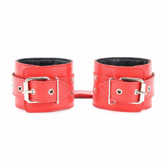 Красные кожаные оковы с клепками Красные кожаные оковы с клепками