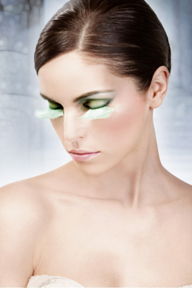 Бирюзовые пушистые ресницы из перьев Бирюзовые пушистые ресницы из перьев