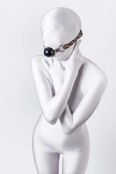 Черный кляп-шар на леопардовых ремешках Anonymo Черный кляп-шар на леопардовых ремешках Anonymo