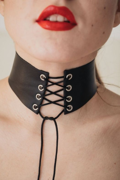 Оригинальный чокер со шнуровкой спереди Оригинальный чокер со шнуровкой спереди