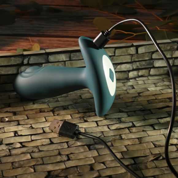 Изумрудная анальная вибропробка с пультом ДУ Tunnel Tapper - 12,1 см. Изумрудная анальная вибропробка с пультом ДУ Tunnel Tapper - 12,1 см.