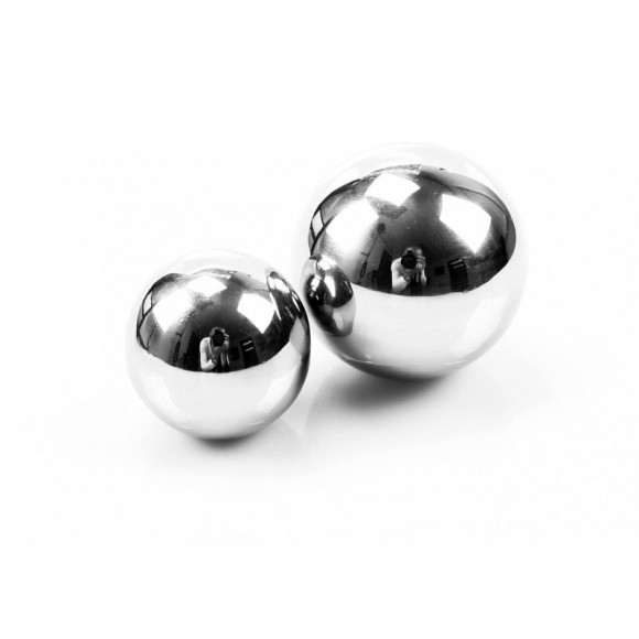 Тяжелый вагинальный шарик из металла без сцепки диаметром 6 см. Тяжелый вагинальный шарик из металла без сцепки диаметром 6 см.