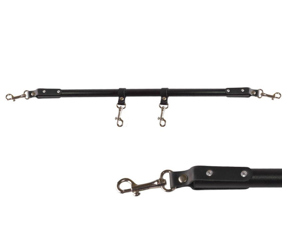 Черная металлическая распорка с кожаными ремешками и карабинами - 50 см. Черная металлическая распорка с кожаными ремешками и карабинами - 50 см.