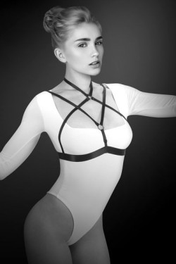 Черная упряжь на грудь Alyssa Черная упряжь на грудь Alyssa