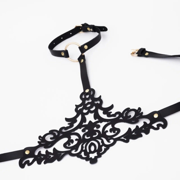 Черная резная портупея с золотистой фурнитурой