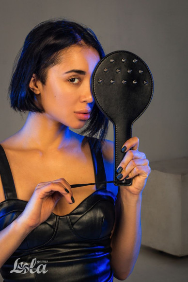 Черная шлепалка Barb с шипами - 30 см. Черная шлепалка Barb с шипами - 30 см.